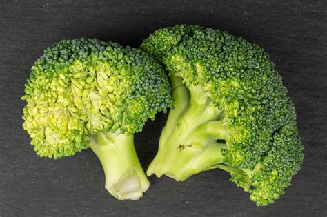 Broccoli freschi e colorati