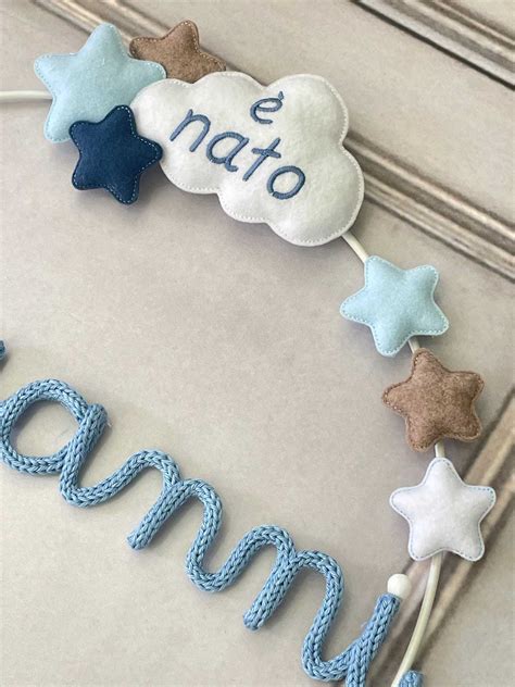 Dettagli decorativi per fiocchi nascita in tricotin: stelline, cuori, pom-pom