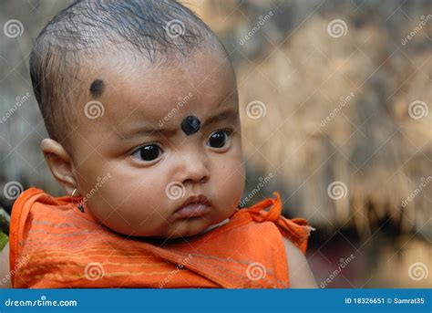 Bambino indiano con triangolino di cotone