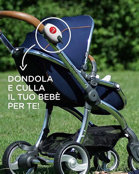 Immagine del motorino portatile Rockit agganciato a un passeggino