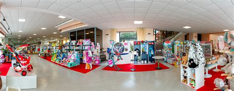 Reparto prima infanzia in un grande supermercato