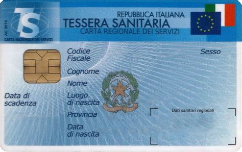 Tessera sanitaria con codice fiscale e carte di pagamento