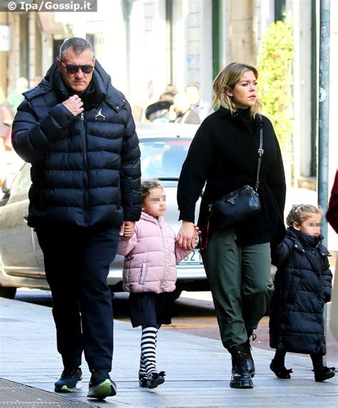 Costanza Caracciolo e Bobo Vieri con le figlie