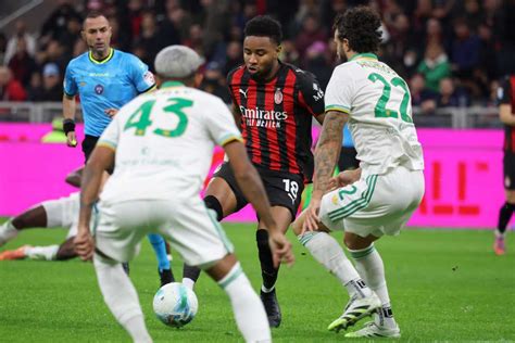 calciatori in azione durante una partita