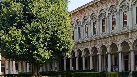 Edificio universitario rappresentativo dell'Università di Parma