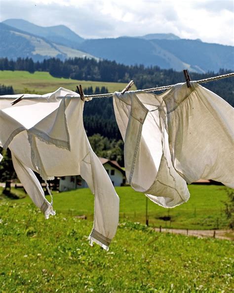Pannolini stesi al sole all'aperto