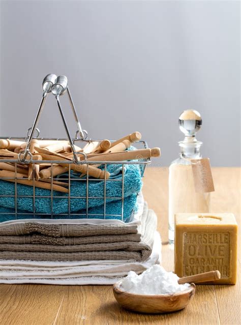 Immagine di un set di ingredienti naturali per detersivo fatto in casa