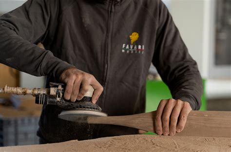 lavorazione artigianale del legno per culla