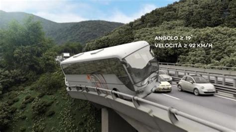 L'autobus precipitato dal Viadotto Acqualonga