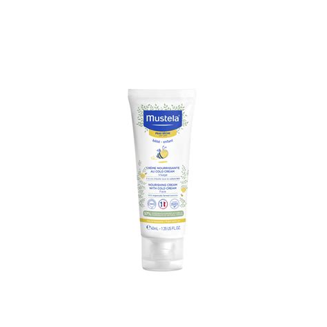 Flacone Mustela Gel Detergente Nutriente con Cold Cream con un bambino felice che fa il bagno