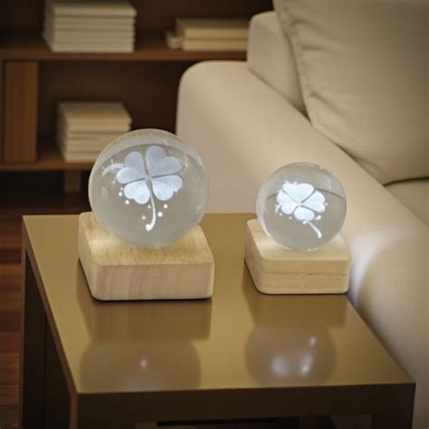Lampada LED con quadrifoglio illuminato