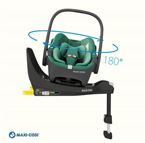Il seggiolino Pebble 360 installato sulla base rotante FamilyFix 360