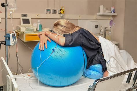 rappresentazione anatomica delle vie del dolore durante il travaglio: proiezione dalle strutture uterine al sacro