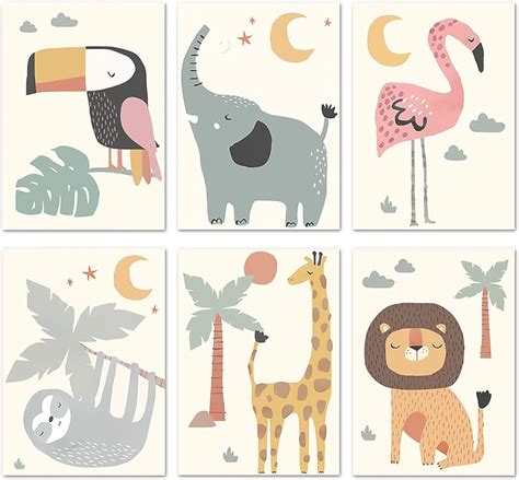 Esempio di gallery wall con poster di animali per bambini in una cameretta spaziosa
