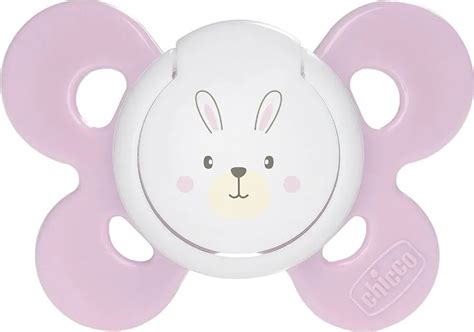 Bambino con ciuccio Chicco