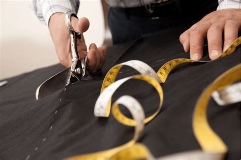 Dettagli sartoriali su un capo di abbigliamento