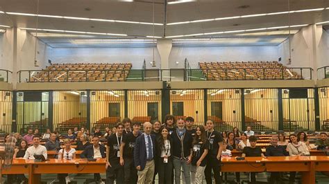 Veduta esterna dell'aula bunker di Palermo, nota come l'astronave verde