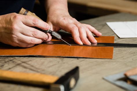 Artigianalità nella lavorazione della pelle in Toscana