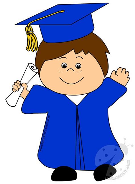 bambino felice con cappello da diploma