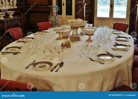 Tavola apparecchiata per il ricevimento di battesimo