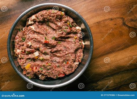 Carne macinata in una ciotola