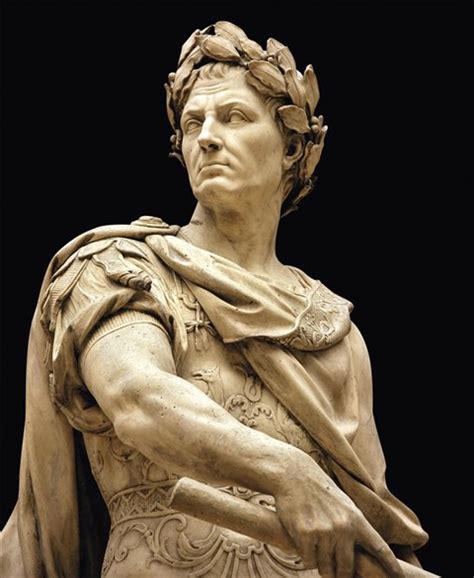 Statua di Giulio Cesare con corona di alloro