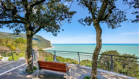 Panorama del Monte Conero con vista sul mare