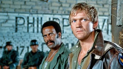 Bo Svenson in una scena di Quel Maledetto Treno Blindato