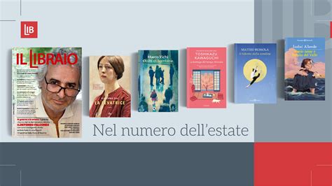 Scaffale di libri per genitori in una libreria Feltrinelli