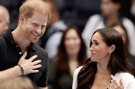 Meghan Markle e Principe Harry che ballano in ospedale prima del parto