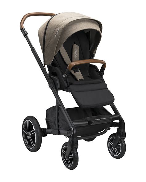 Passeggino Nuna compatto in ambiente urbano