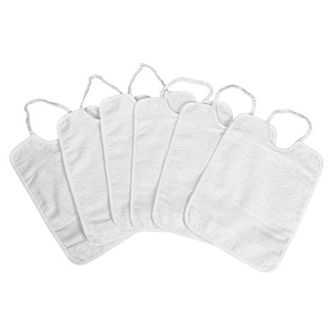 Un set di bavaglini bianchi pronti per essere decorati con colori tessili