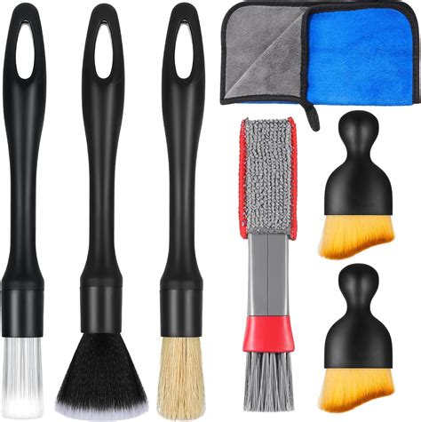 Detergenti e accessori per la pulizia di un seggiolino auto