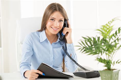 Persona che risponde al telefono in Giappone