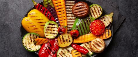 Un fojòt individuale con verdure da intingere