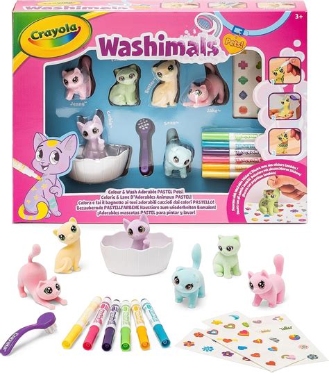 Bambini che giocano con i Crayola Washimals durante il bagnetto