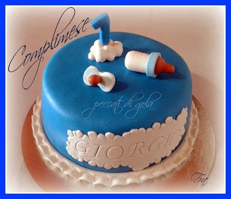 Neonato con torta complimese