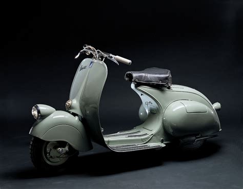 La prima Vespa 98 del 1946 in un contesto storico
