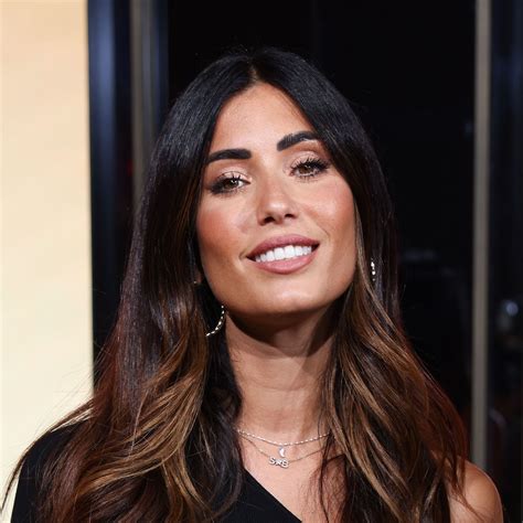 Federica Nargi in un contesto di vita quotidiana e professionale