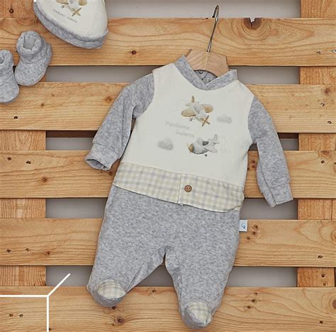Bambino in tutina felpata calda
