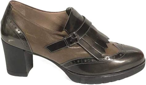 Scarpe inglesine con tacco e abbinamenti