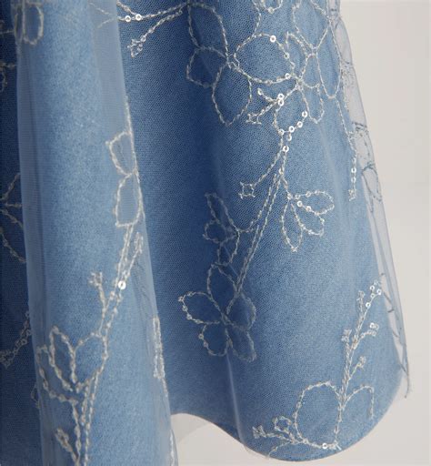 Primo piano di tulle vaporoso di una gonna