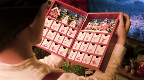 illustrazione del calendario dell'avvento con la data dell'8 dicembre cerchiata in rosso