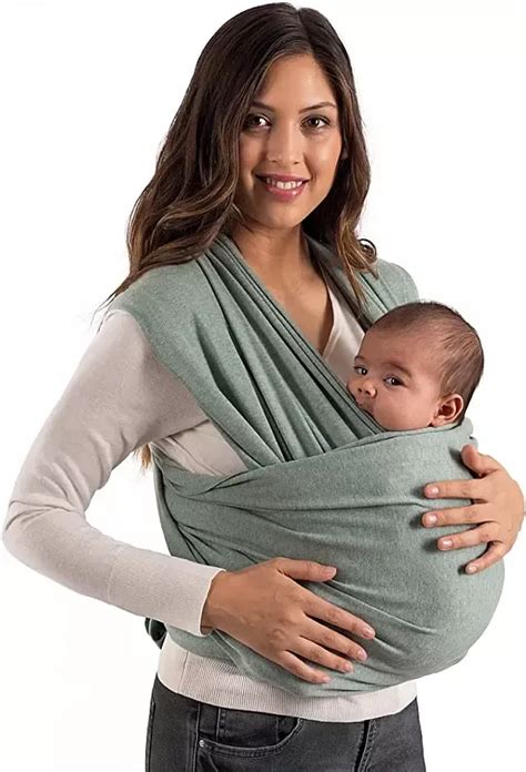 Bambino avvolto in una fascia porta bebè