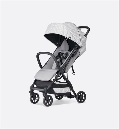 Dettaglio tecnico di un passeggino ergonomico Prénatal
