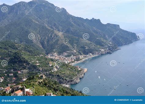 Panorama di Cava de' Tirreni con scorcio della Costiera Amalfitana