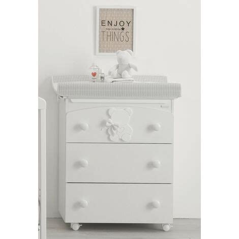 design bianco e pulito del bagnetto fasciatoio