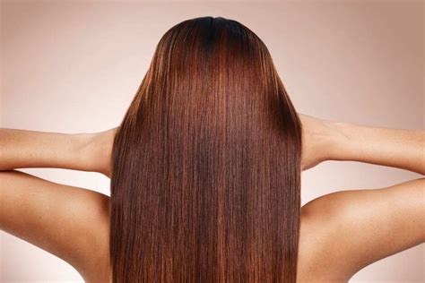 Donna incinta con capelli sani e lucidi