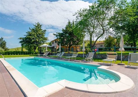 Agriturismo con piscina e vista panoramica in Garfagnana