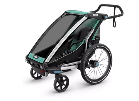 Family cycling with Thule Chariot trailer